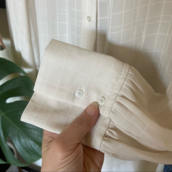 Ivory Loft Blouse - Picture 3 of 8